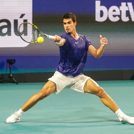 Alcaraz krönt lang erwartetes Comeback auf dem Tennisplatz mit Sieg