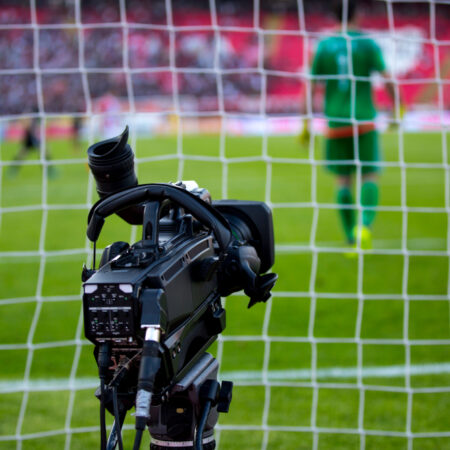 Schalke – Sevilla live im TV und Stream: Alle Infos zum Testspiel (26. Juli 2025)
