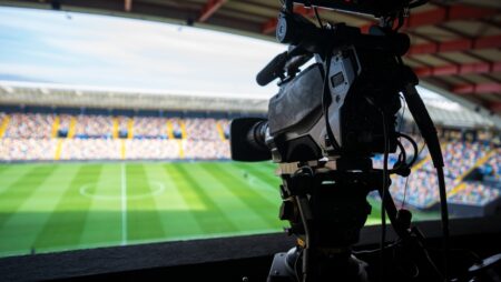 Wer zeigt / überträgt Mainz 05 bei Universitatea Craiova heute?